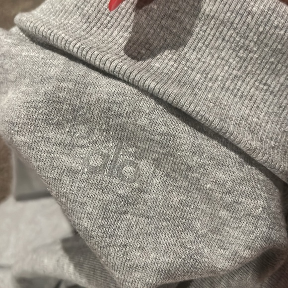 Alo yoga sweater - Picture 3 of 3